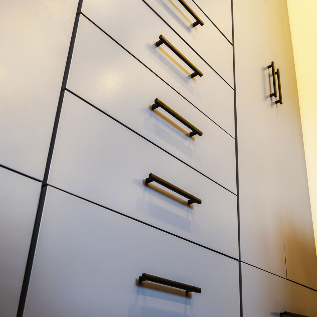 Espacios industriales con diseño práctico y duradero